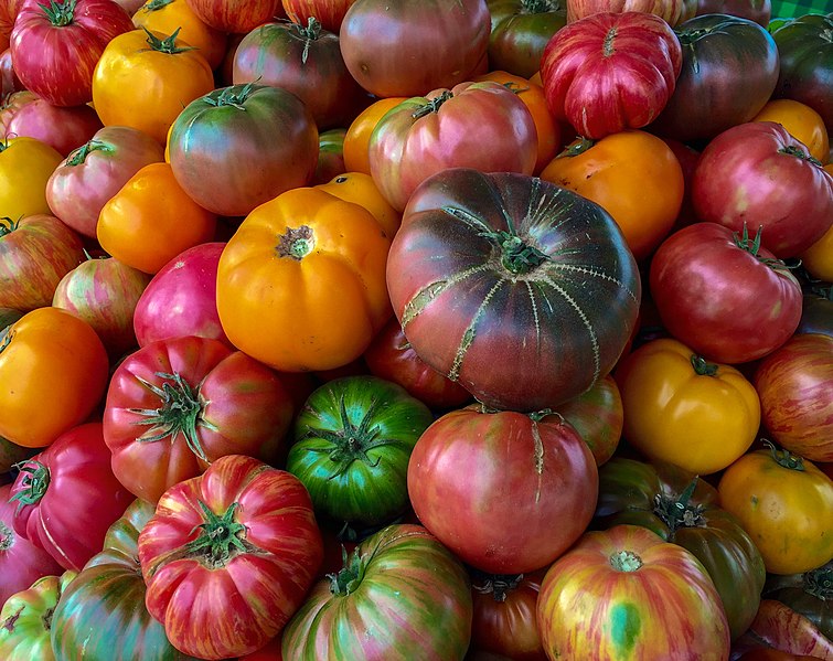 	Organic heirloom tomato at the Jack London Square Farmers' Market in Oakland, CA, on Sunday, August 9, 2015. USDA photo by Lance Cheung.